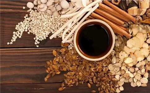 心电图频发室性早搏可以做手术吗,心电图查是室性早搏是心脏病吗