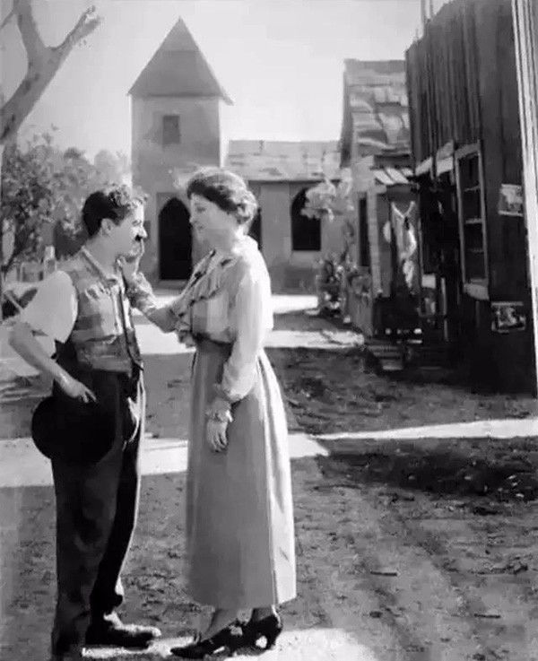 合影留念永不忘,同学合影照时光一去永不回