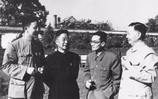 合影留念永不忘,同学合影照时光一去永不回