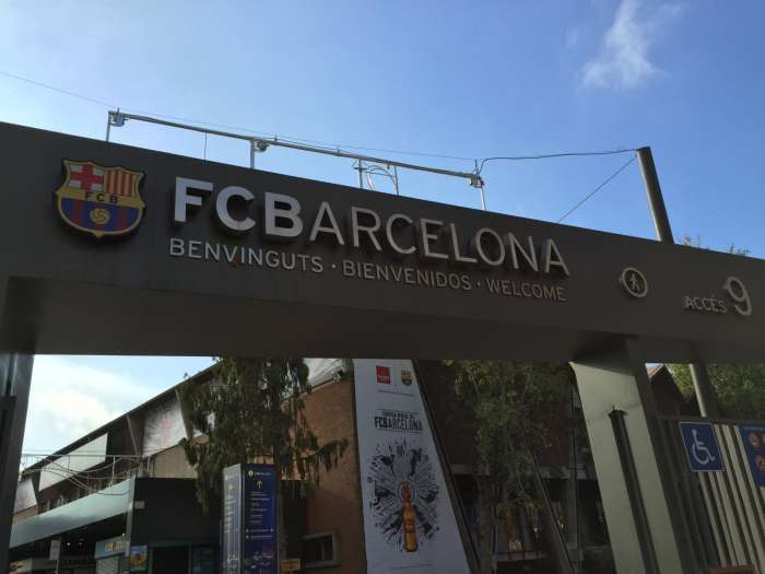 巴萨主场诺坎普是城市名吗,巴萨主场诺坎普颠球