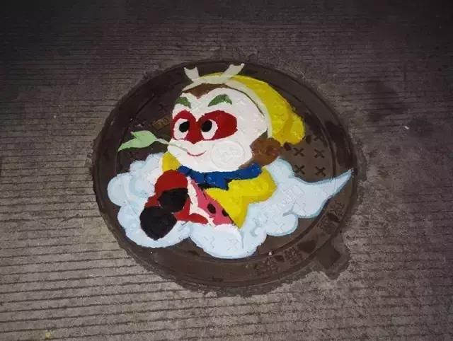 30所职校为井盖“整容”，以画会友，你的学校技术如何？