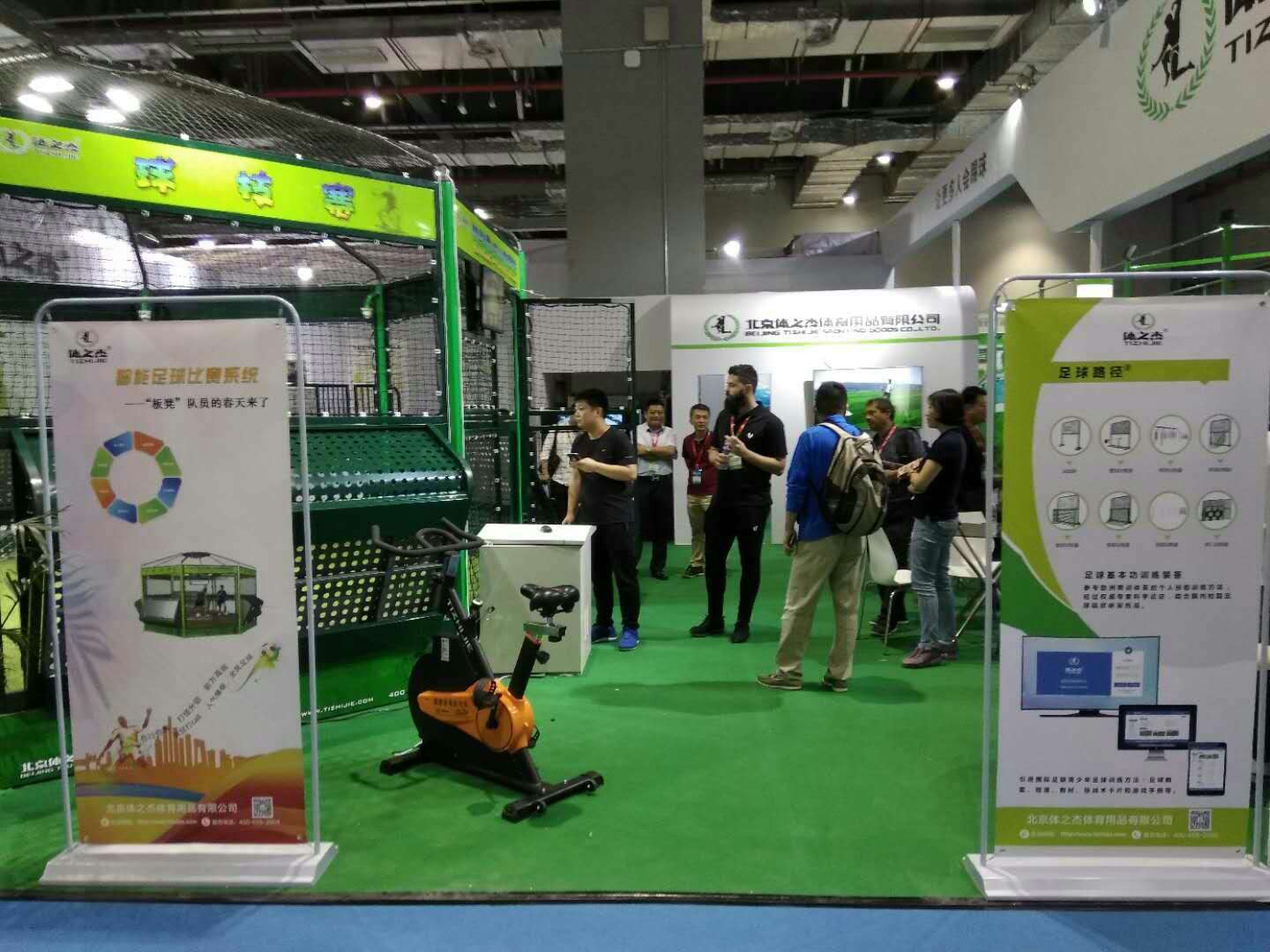 替补球员表现优秀变成首发,替补变首发足球