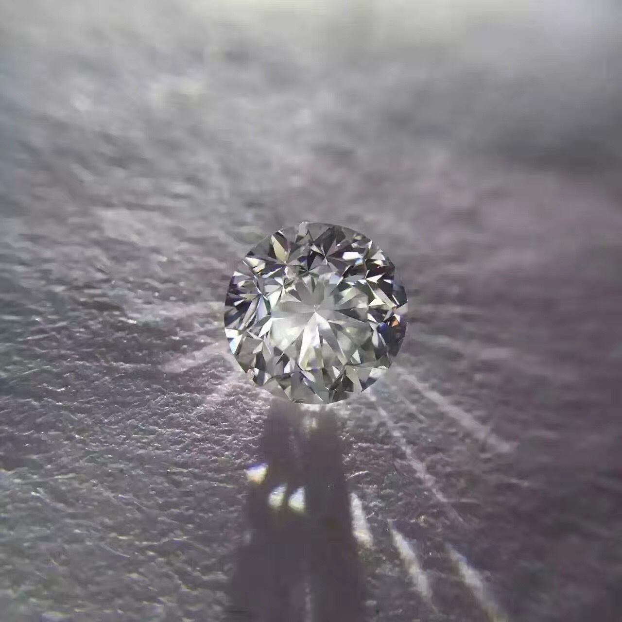 钻石和黄金哪个更值得买,婚戒买黄金还是钻石