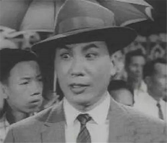 三人同为“达华”，一位已去世，一个背景深厚，第三个是知名奸角