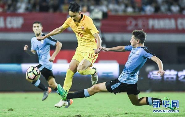 刘若钒进球大连人2比1申花,南充籍足球运动员刘若钒