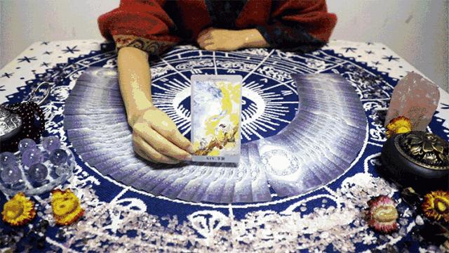 塔罗牌怎么解析会有第三人帮助,塔罗牌挽回爱人的方法