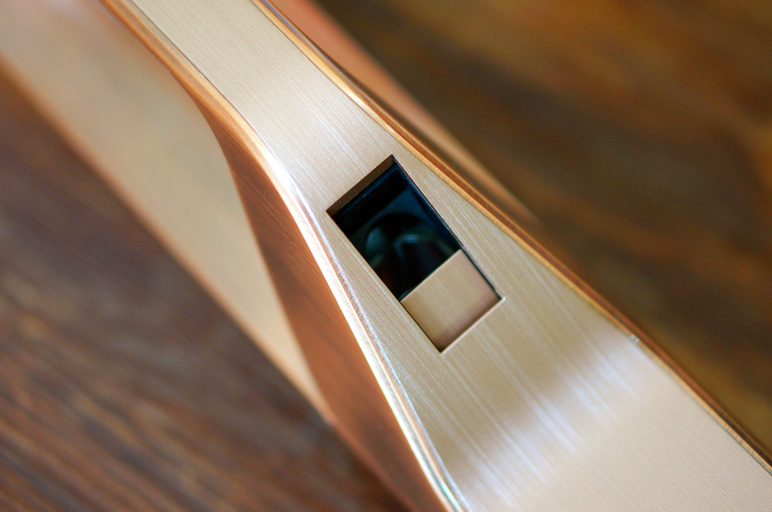 温馨港湾的守护神：六孚方程式指纹防盗锁体验报告