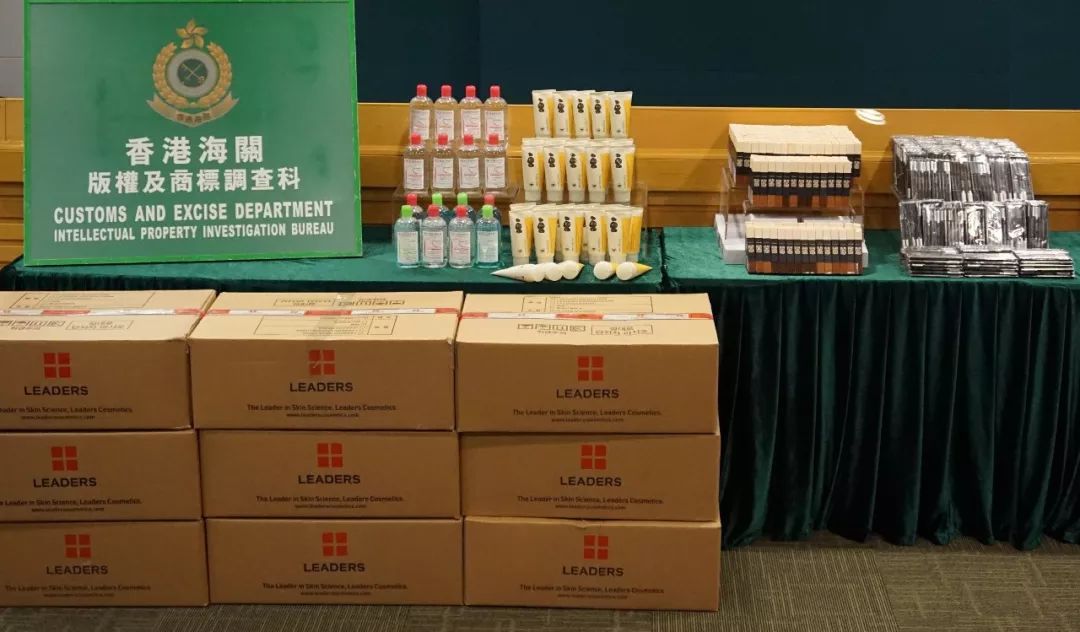 央视曝光！15万件假化妆品被查！终于曝光店铺名字了！造假者竟花110万搞高仿包装，月入20万！称以前做代购太辛苦，赚的很少……