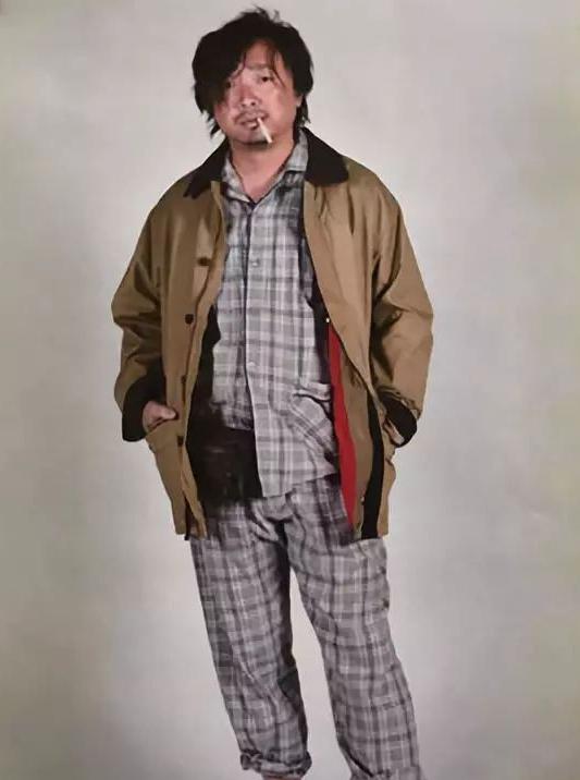 当年的徐峥一头乌黑的亮发,徐峥有头发的电影