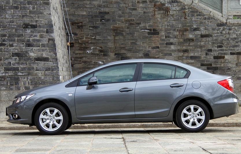 汽车方向盘开裂是什么原因,老车方向盘开裂