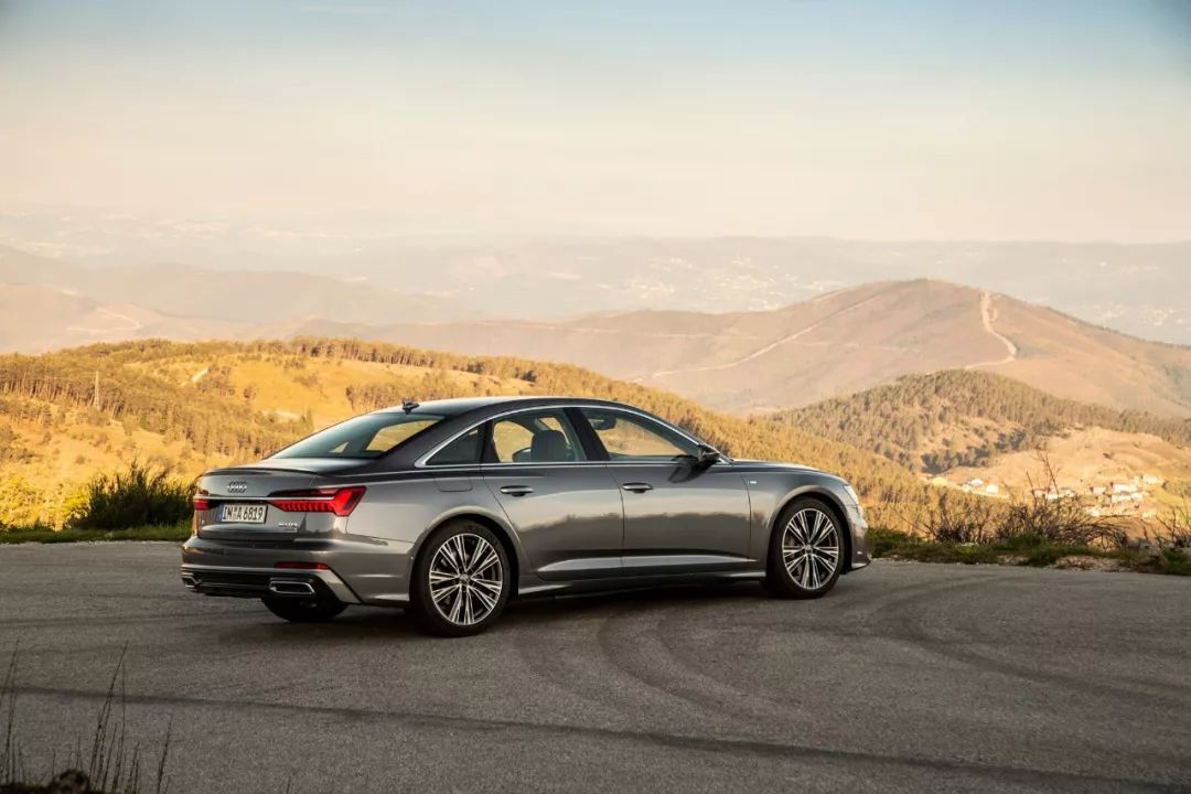 试驾新款六缸奥迪a6,越来越犀利豪华实拍新款奥迪a6