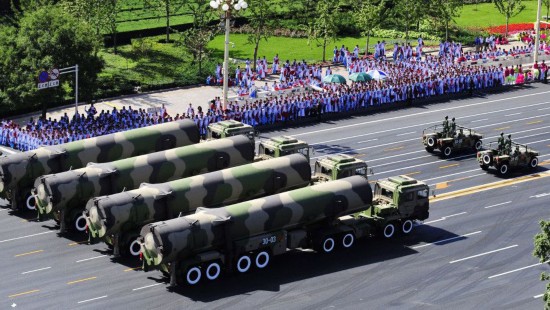 西北天空的四道神秘的“红烟”标志着中国新一代导弹技术