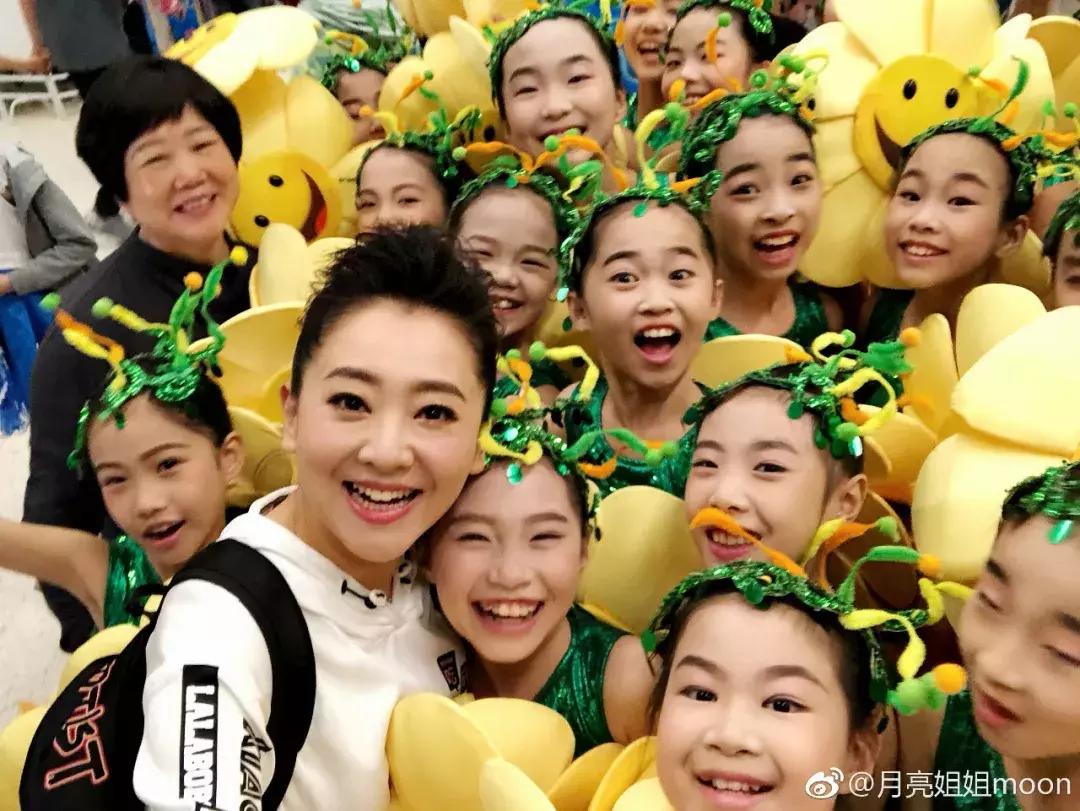 少儿频道儿童主持人片段,少儿频道主持人前辈采访