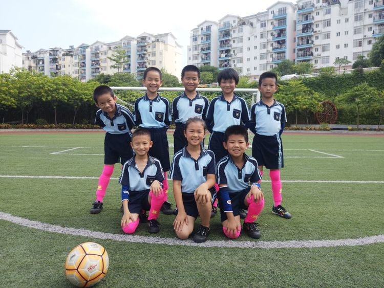 足球比赛活动主题校园足球,绿茵点亮梦想足球