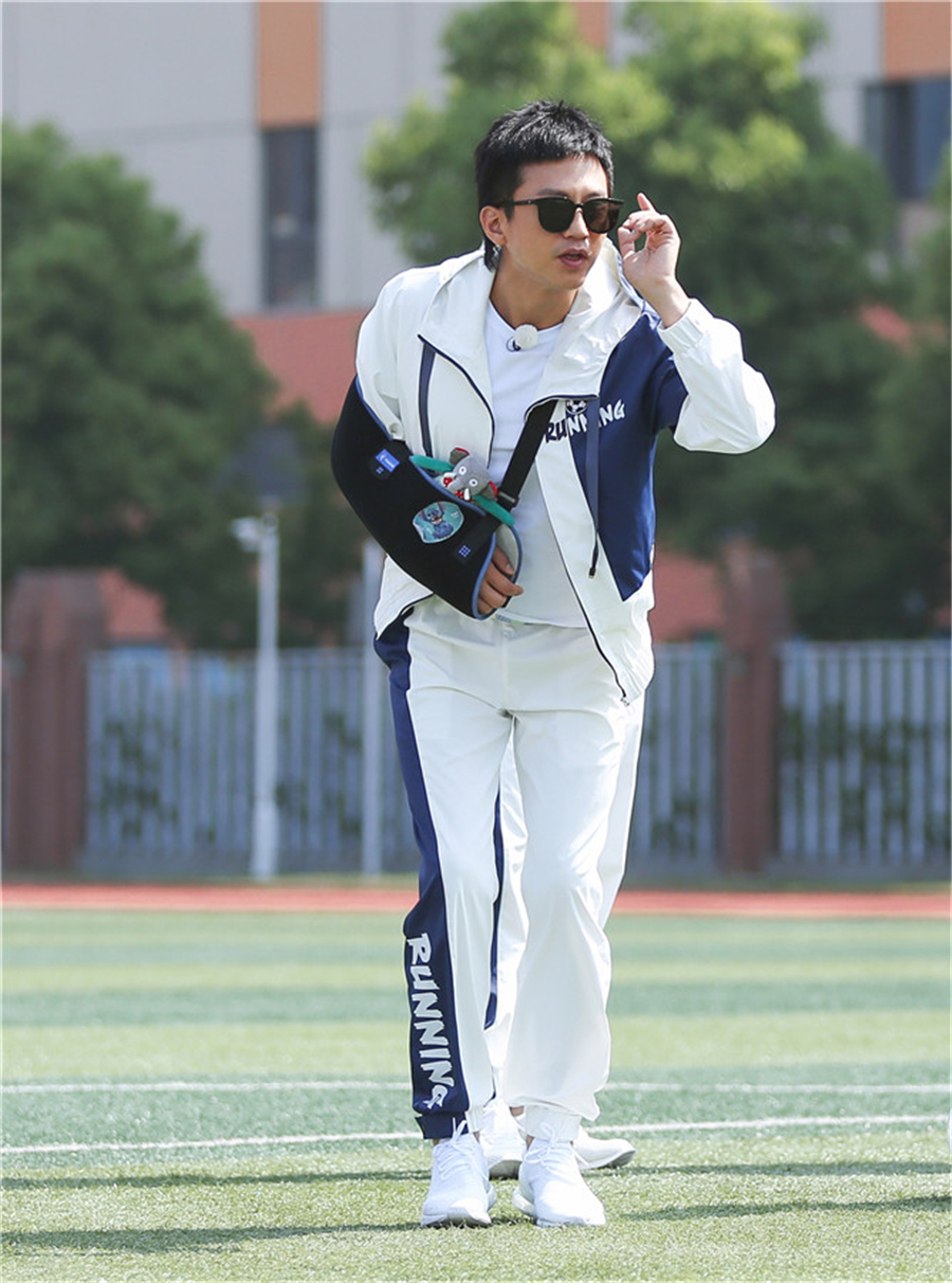 邓超奔跑吧,奔跑吧邓超百人拔旗障碍赛