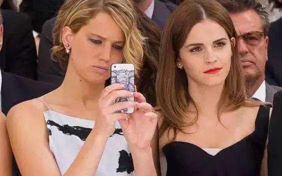 显白提气色完美日记口红是哪一款,奶茶色口红和橘色口红哪个显白