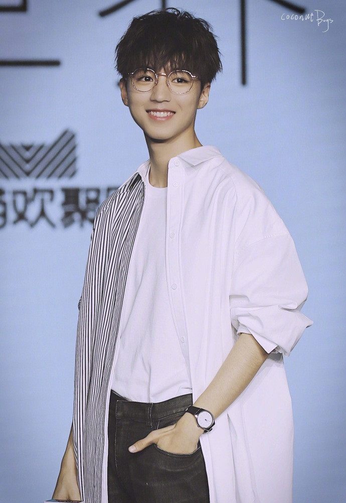 王俊凯模仿杨迪,王俊凯奔跑吧青春现场版伴舞