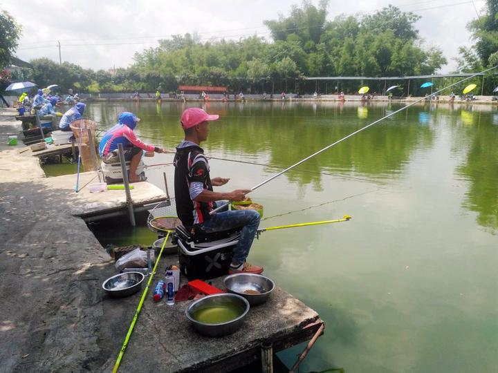 c罗年轻时教青训,c罗青训