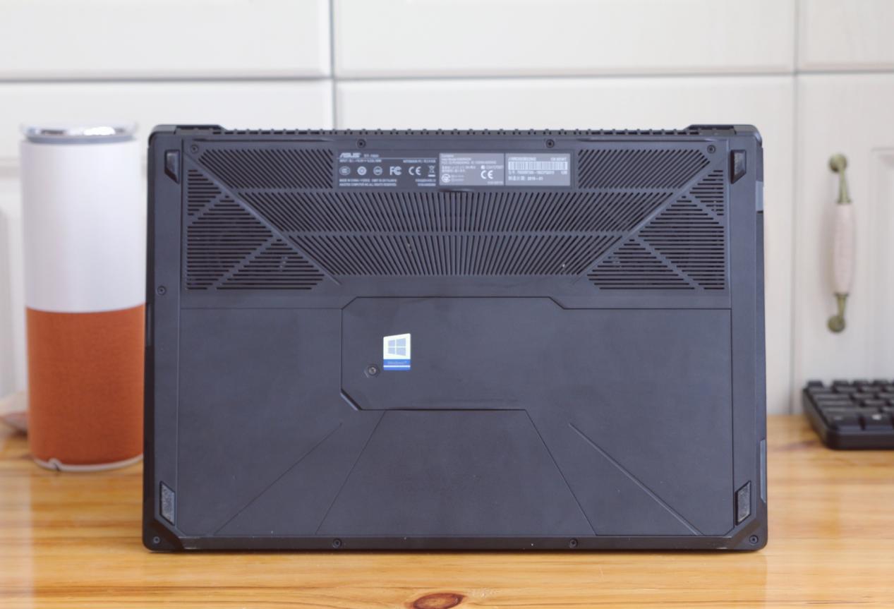 华硕飞行堡垒fx63v装nvme固态,飞行堡垒fx63vm1050ti