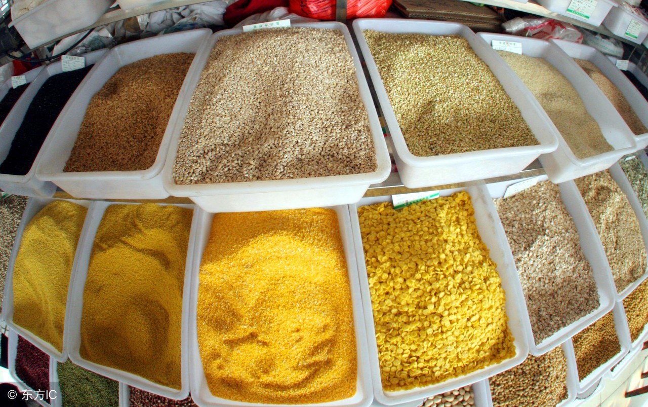 玉米面制作爆炸饵，手食钓饵过程详解，轻松鱼获增加200斤