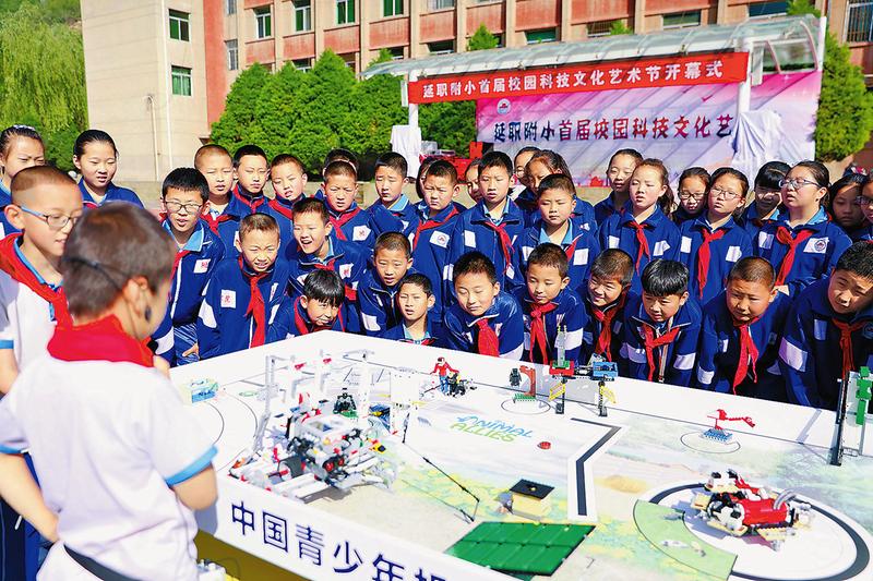 鍔炵壒鑹插鏍″垱鏂囨槑鏍″洯,鍔炵壒鑹插鏍¤偛鏃朵唬浜烘墠