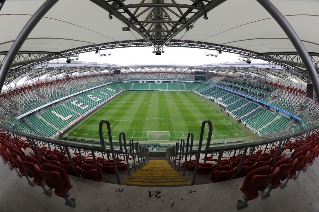 荷兰vs波兰什么球场,欧洲国家足球厉害吗