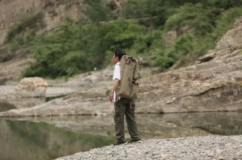 画家的画夹：李小可后背上的份量