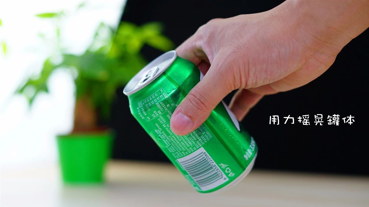 怎样喝雪碧才能喝出多种味道,喝雪碧的正确方法需要减少气泡吗