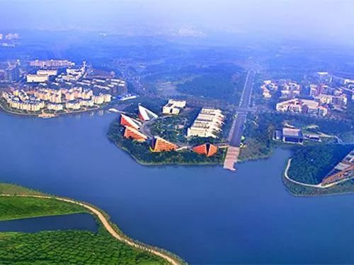 严苛的德国人也点赞东莞：绿水青山美如画，自动化工厂真先进！