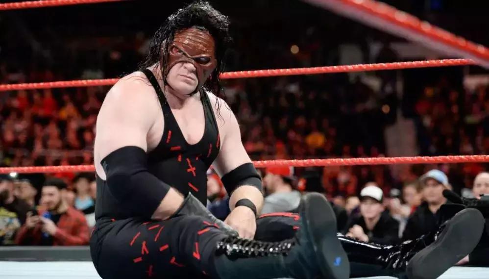 罗曼雷恩斯穿捍卫者防弹衣,wwe罗曼高光时刻