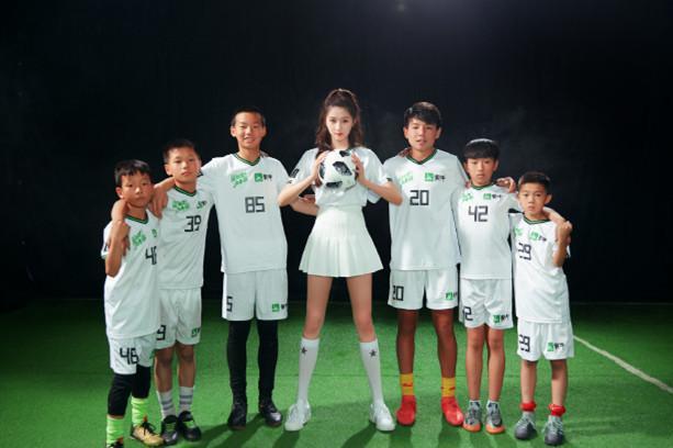 关晓彤足球高清写真,关晓彤足球装