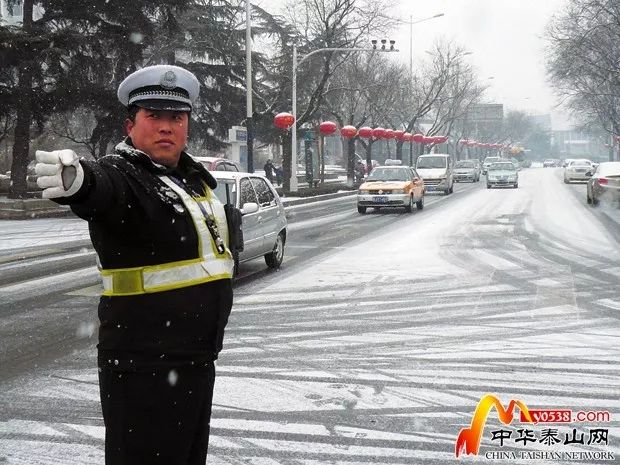 警察被指责酒后执法,民警执法被质疑喝酒视频