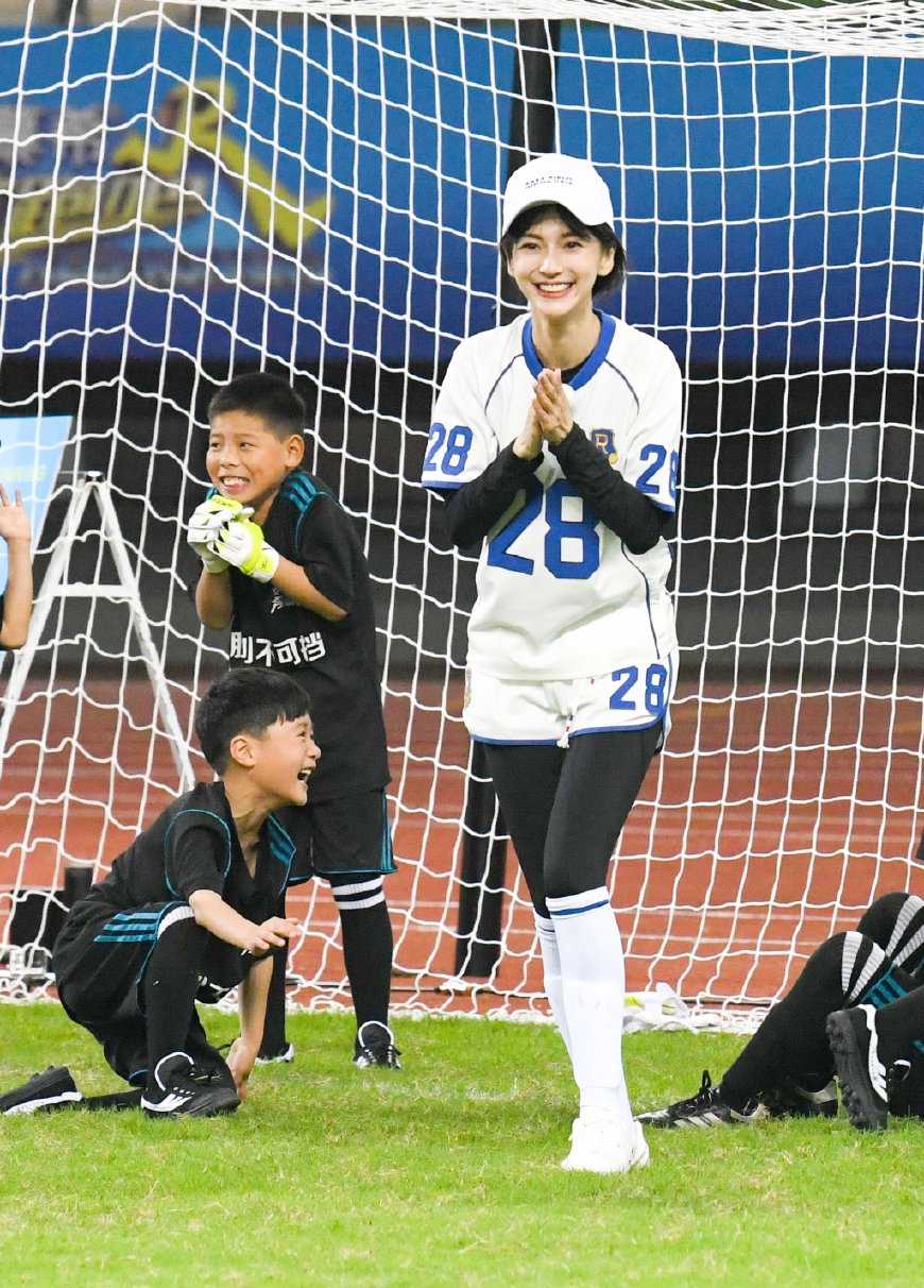 关晓彤杨颖礼服,杨颖关晓彤衣服