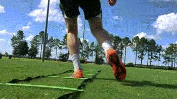 维维足球头球教学视频,维维体能训练方法图解