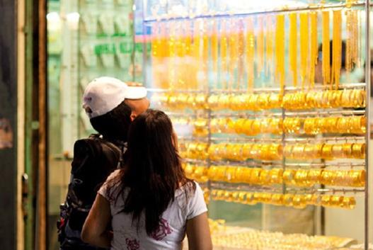 游客旅游都喜欢什么买什么,游客去迪拜富人区