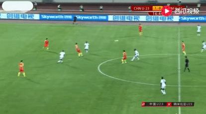 21岁国脚新星实在太拼：冒着受伤的危险救球，这样国脚怎能不爱