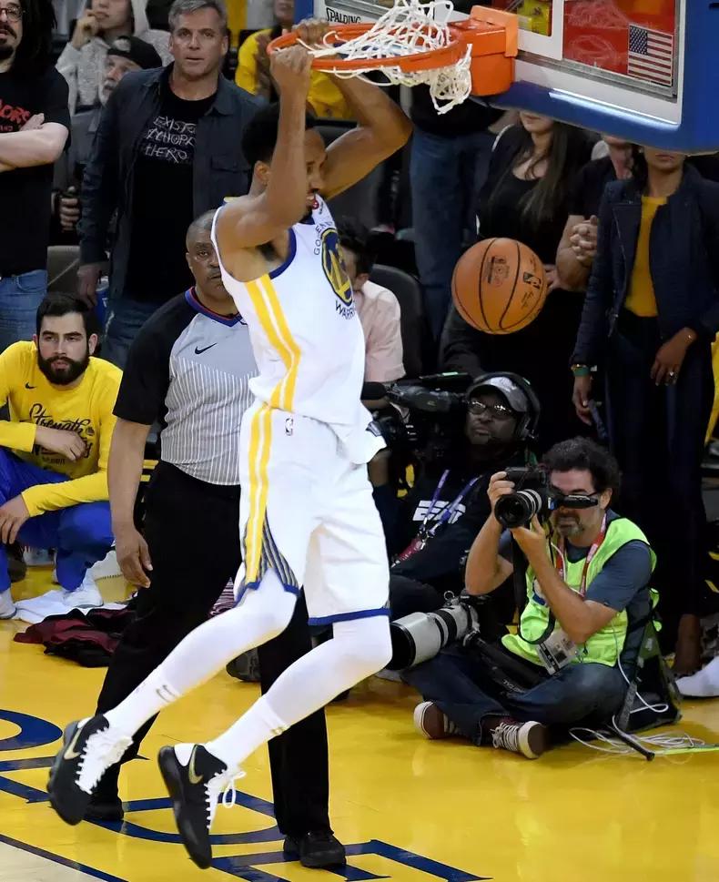 NBA总决赛G1赛场上脚鞋款一览