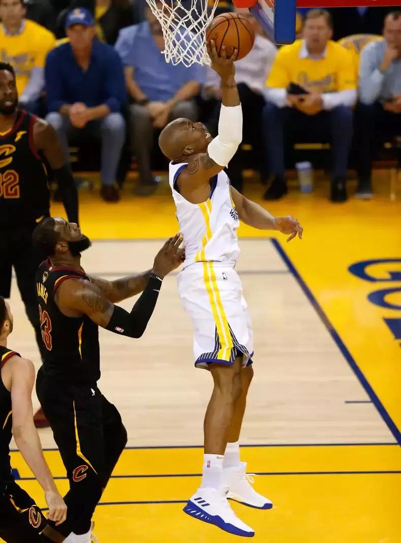 NBA总决赛G1赛场上脚鞋款一览