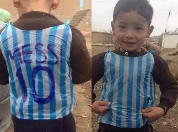 纳米比亚球员一举动让人泪目这就是对足球最纯粹的热爱