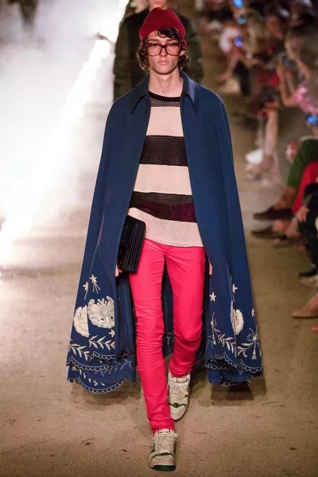 在“鬼”火重重的墓地看秀，是GUCCI给了你勇气