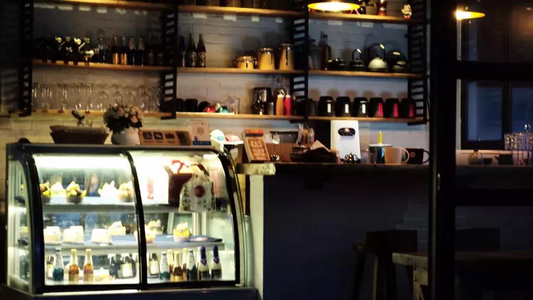 南京不老村，这个画得了插画、种得了花的萌大叔，亲自打造一个家