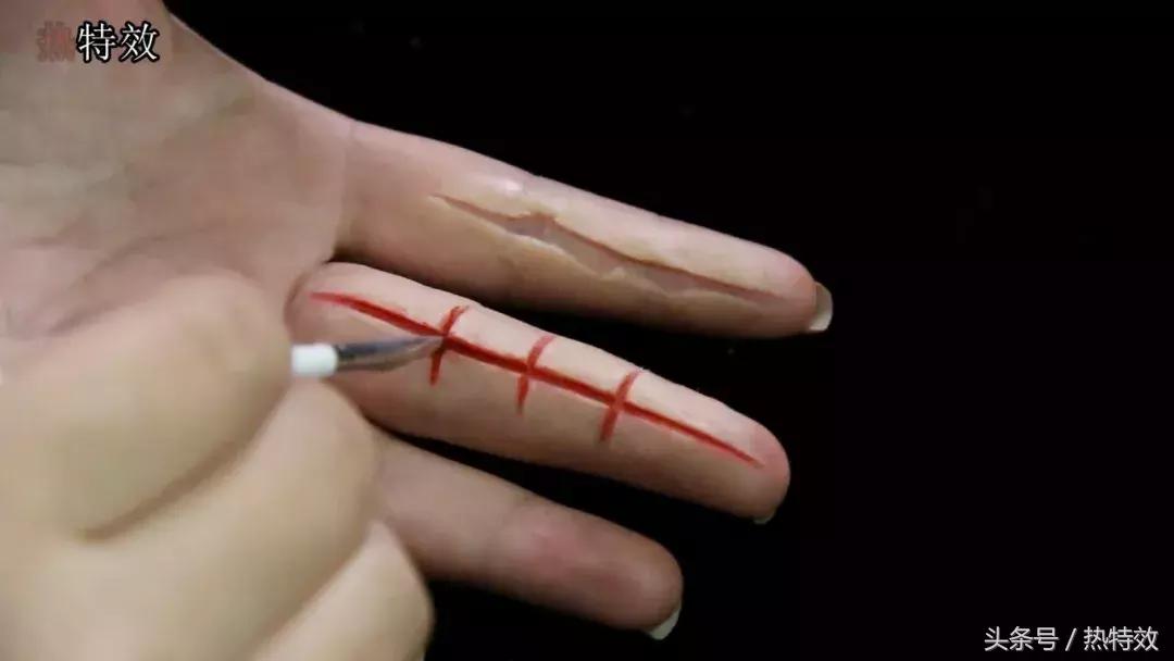 化这个妆自拍代价有点大,你想不想试试,手指肚划伤教程