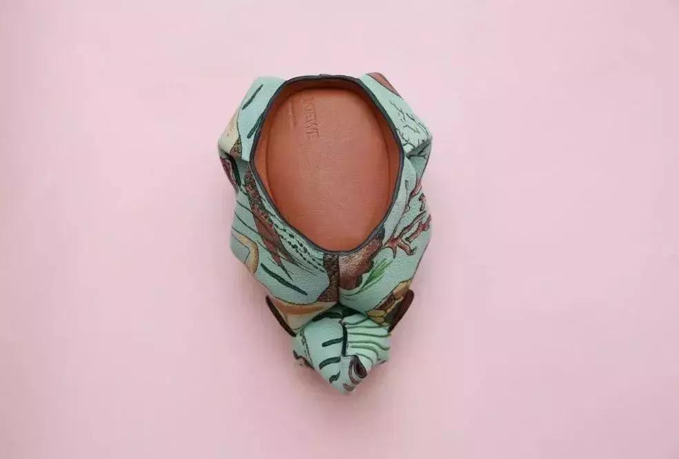 loewe同款包,loewe小象包能装吗