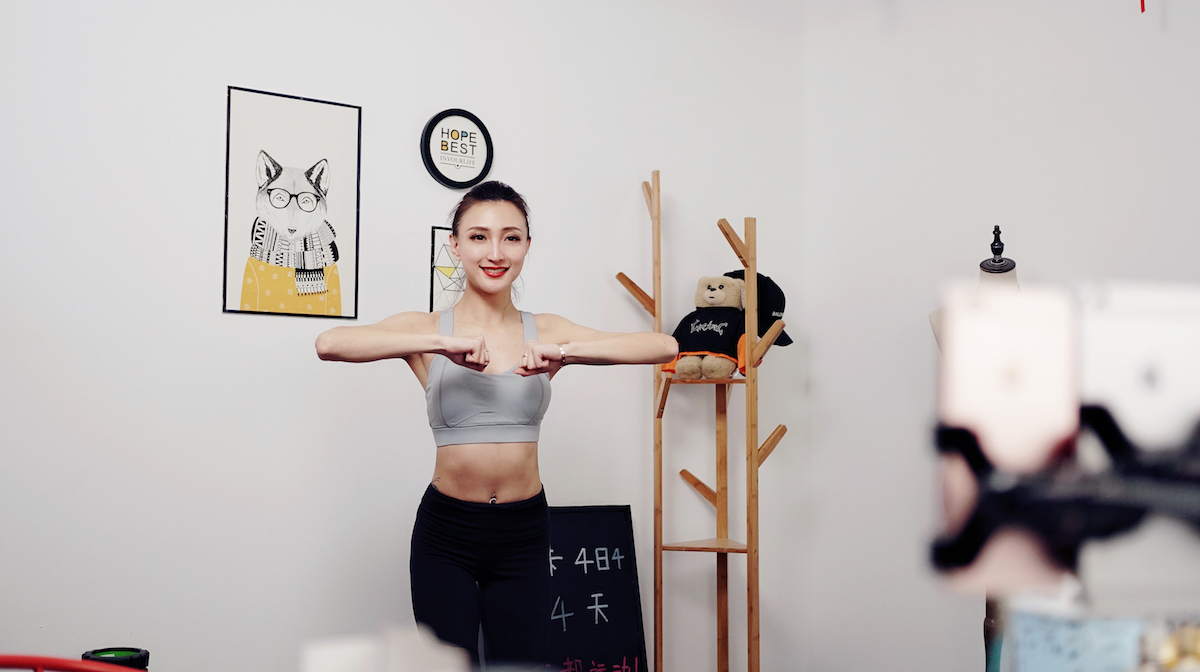 阿里巴巴“敲钟女神”何宁宁用一本书给淘宝直播带来一股清流