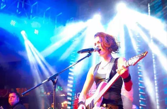 圣夏夜狂欢季｜音乐热舞、冰啤球赛全免费，欢乐夜场卡限量抢！