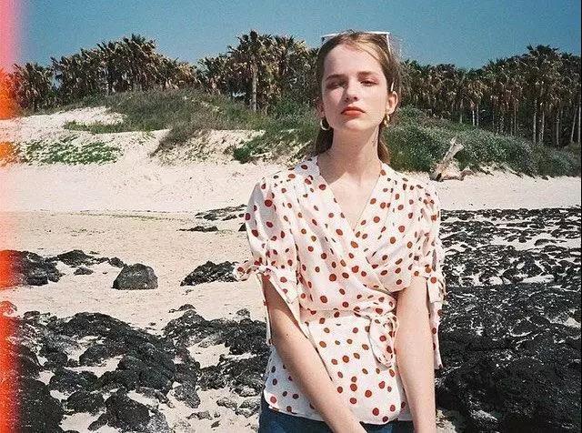 绑带上衣女冬款爆款2022新款,女生穿绑带上衣