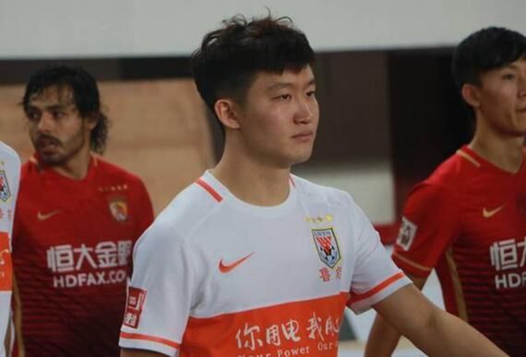 吴兴涵是左后卫还是右后卫,吴兴涵以前踢边锋