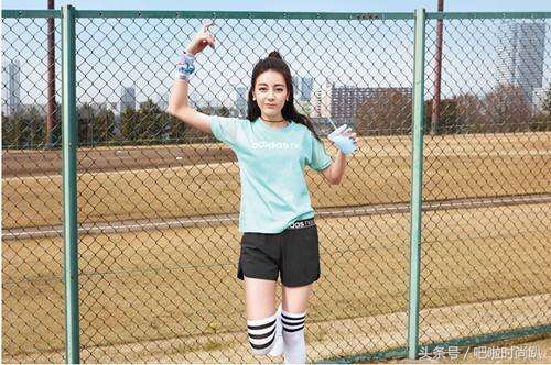 女明星变身足球宝贝,杨幂变身足球宝贝