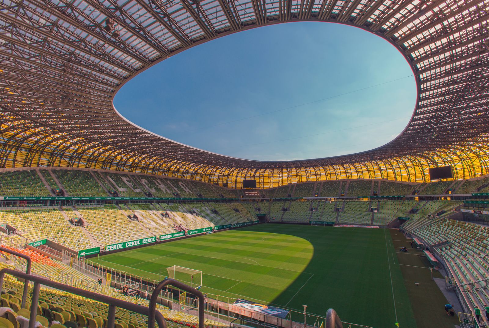 波兰球场华沙,欧洲哪些国家足球厉害