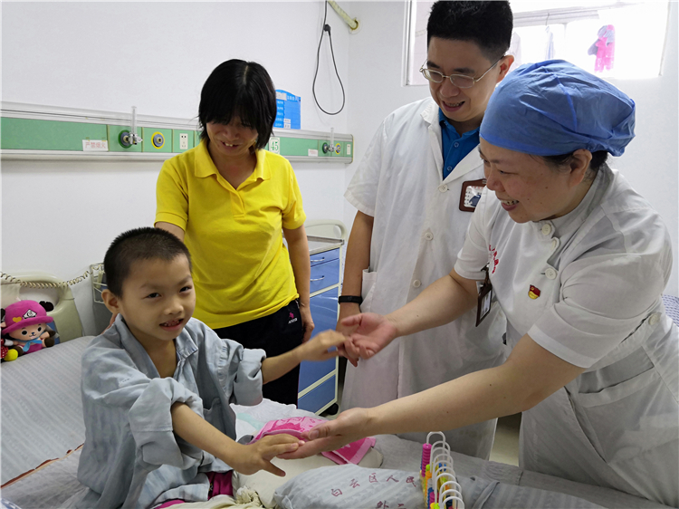 广州白云脑瘫儿童康复护理中心,19岁脑瘫免费治疗